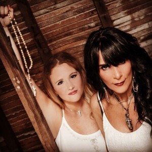 Jude Toy and Erinn Bates The Darlins 